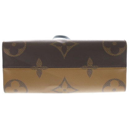 Louis Vuitton Monogram Giant Reverse On The Go MM 2-Way Tote Brown — view 4