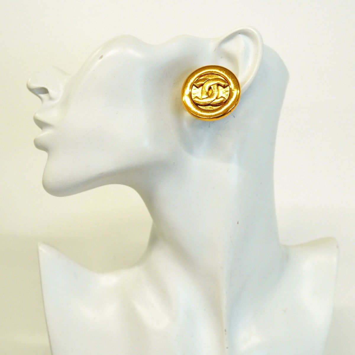 Chanel Earrings Vintage CC Logo Round — view 5