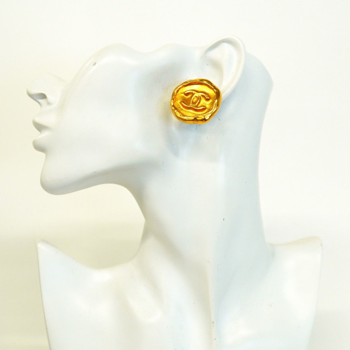Chanel Earrings Vintage CC Logo Gold Plated — view 5