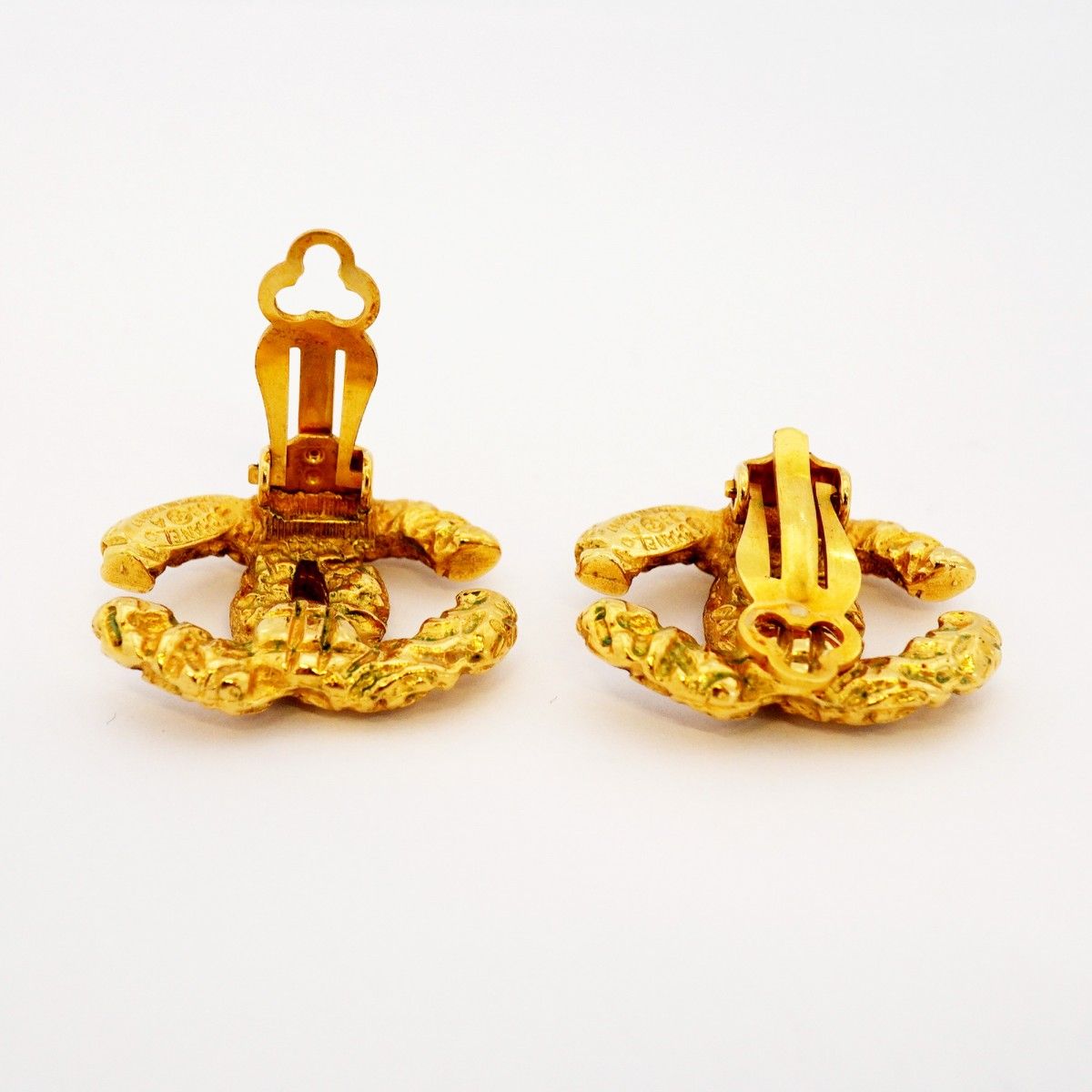 Chanel Earrings Vintage CC Logo Lava Motif Gold Plated — view 3