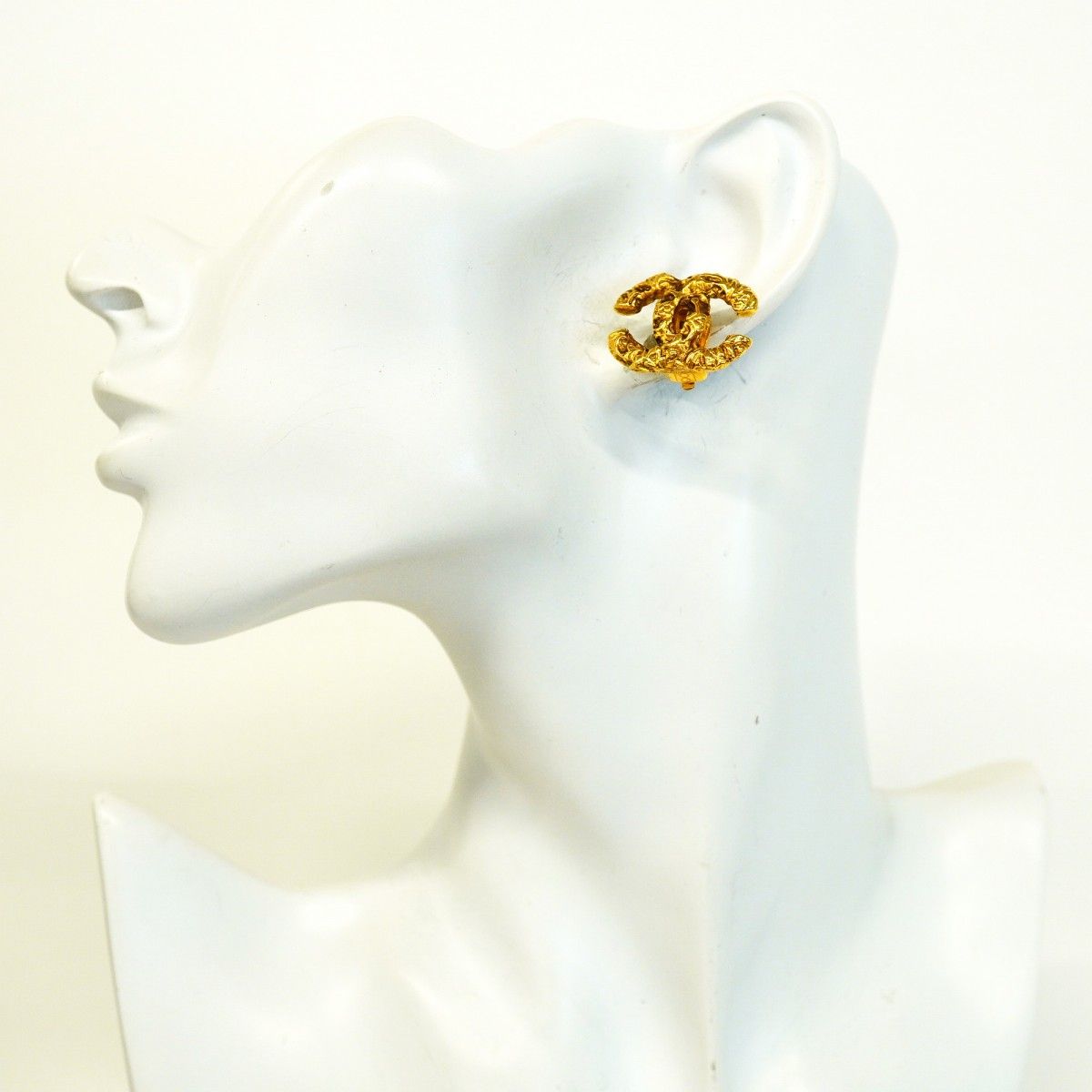 Chanel Earrings Vintage CC Logo Lava Motif Gold Plated — view 5