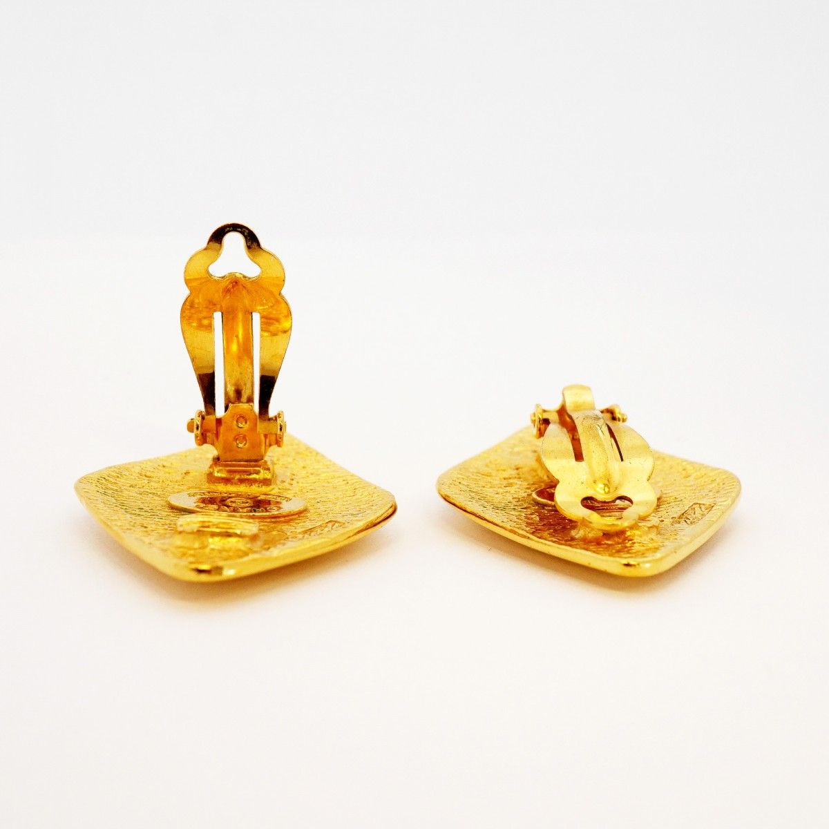 Chanel Earrings Vintage CC Logo Diamond Gold Plated — view 3