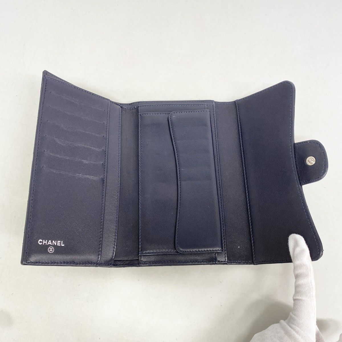Chanel Wallet Quilted Lambskin Navy Silver — view 3