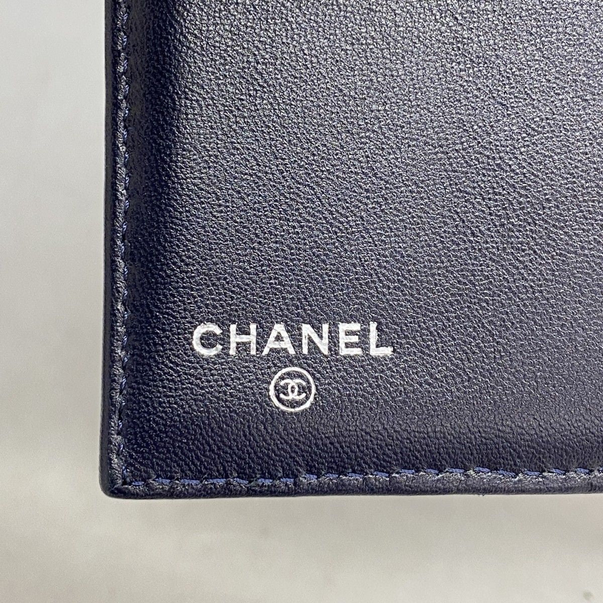 Chanel Wallet Quilted Lambskin Navy Silver — view 4