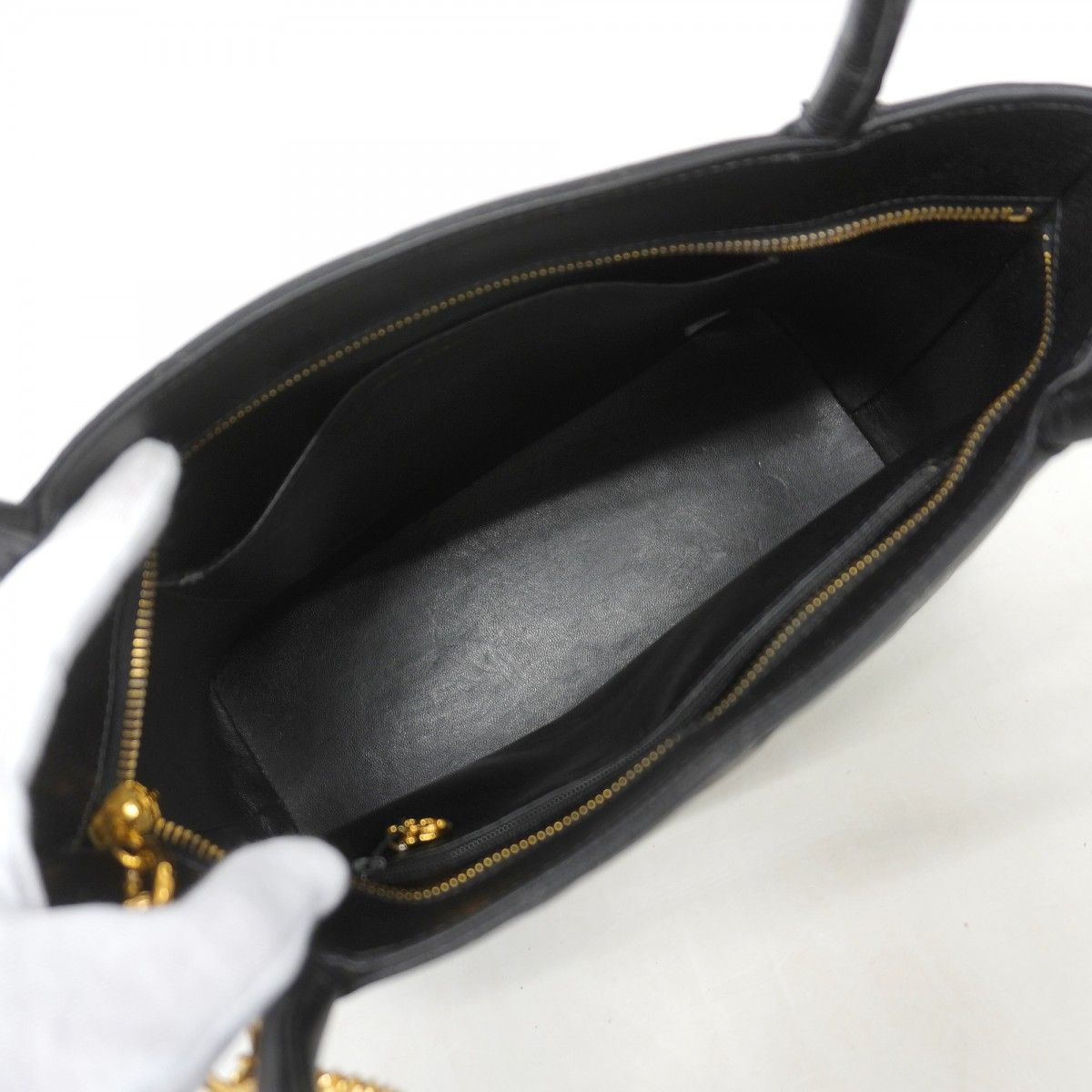 Chanel Tote Medallion Caviar Leather Black Gold — view 4