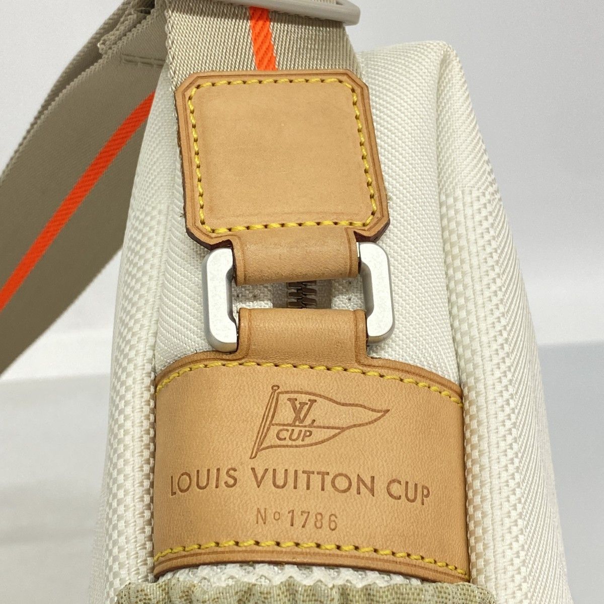 Louis Vuitton Shoulder Bag Damier Jean Cup Weatherly White — view 7