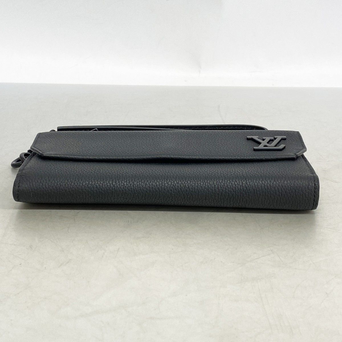 Louis Vuitton Wallet LV Aerogram Zippy Black — view 3