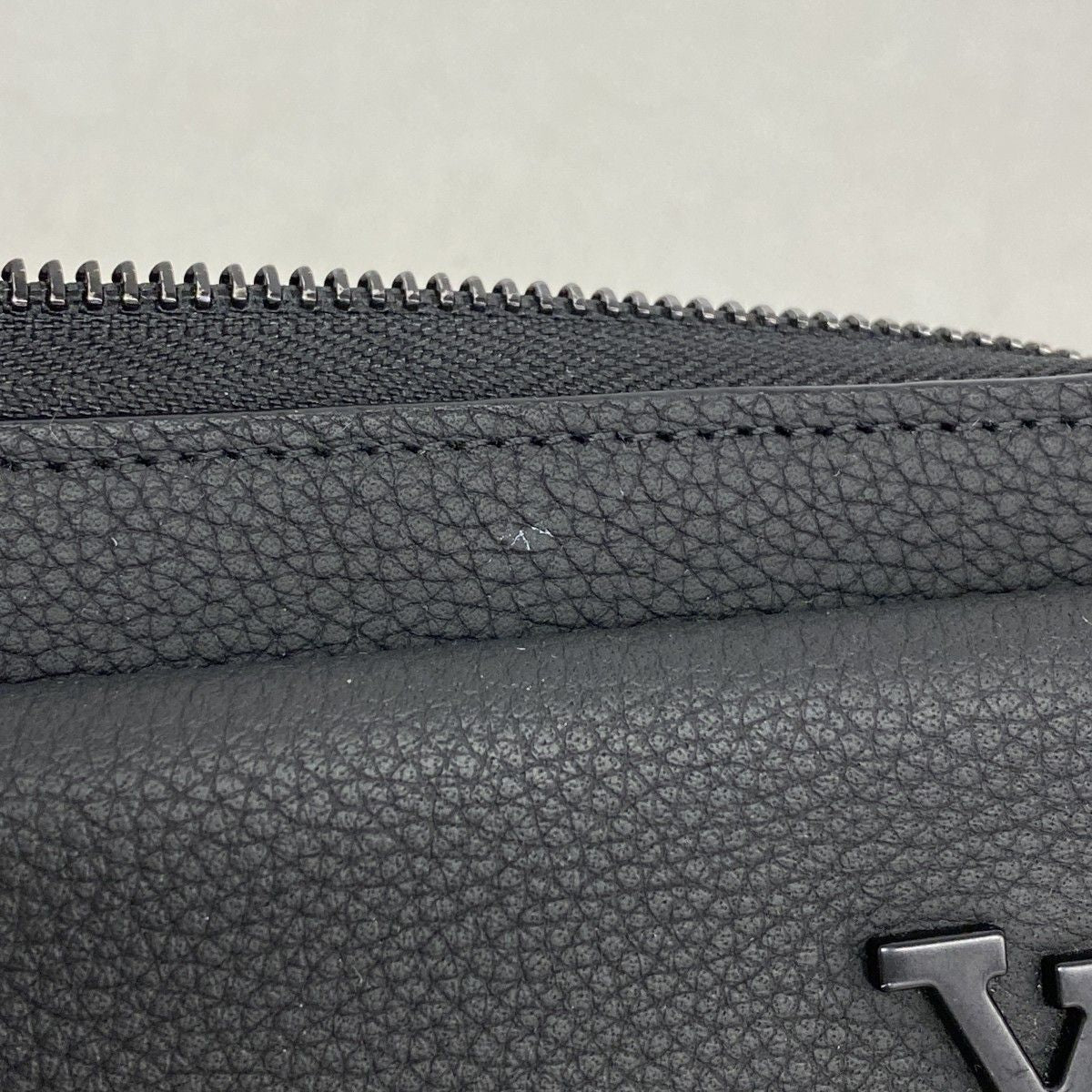 Louis Vuitton Wallet LV Aerogram Zippy Black — view 8