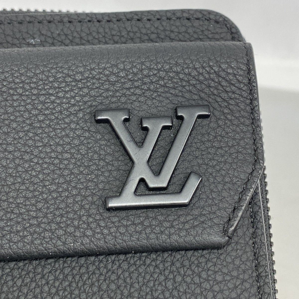 Louis Vuitton Wallet LV Aerogram Zippy Black — view 6