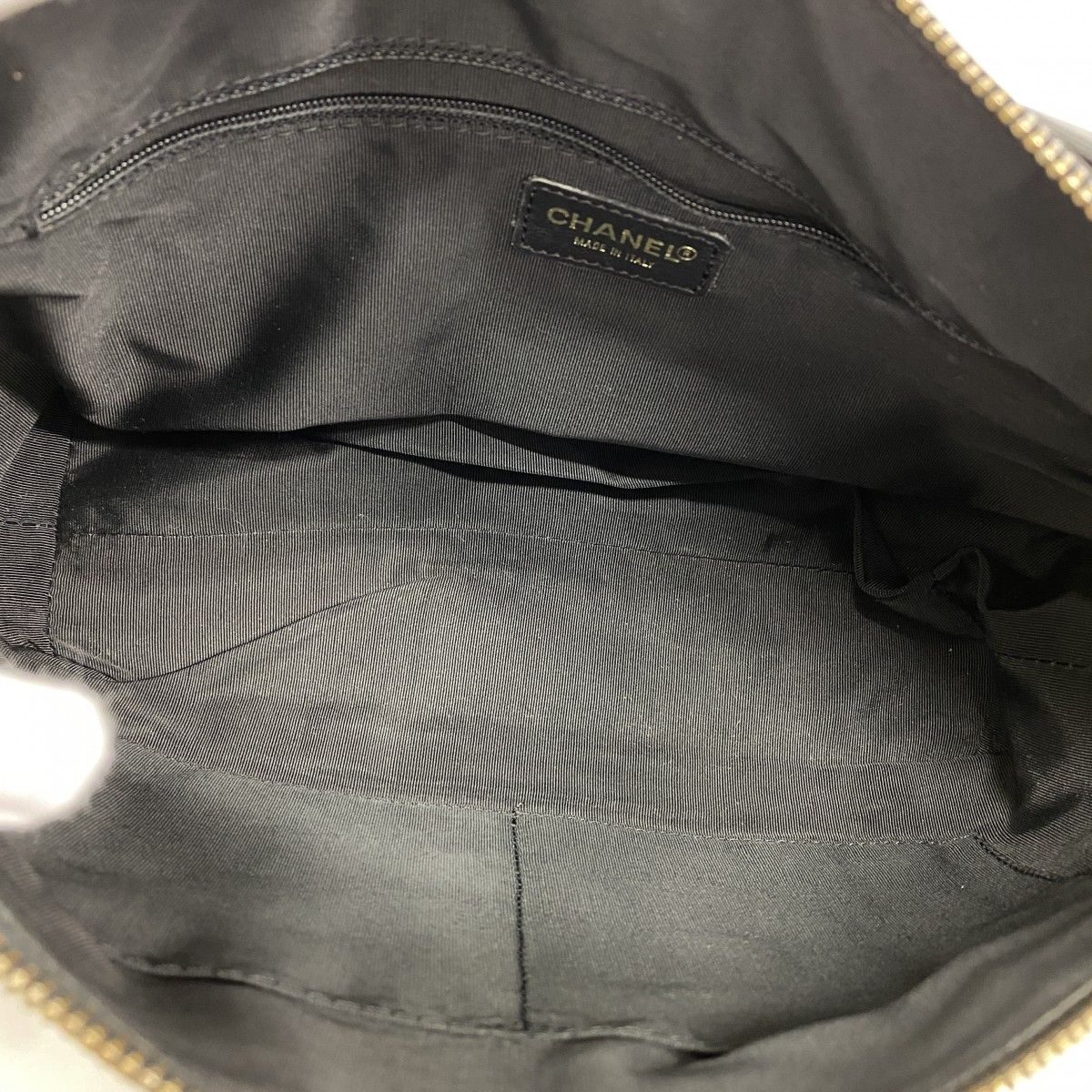 Chanel Shoulder Bag Choco Bar Lambskin Black Gold — view 4