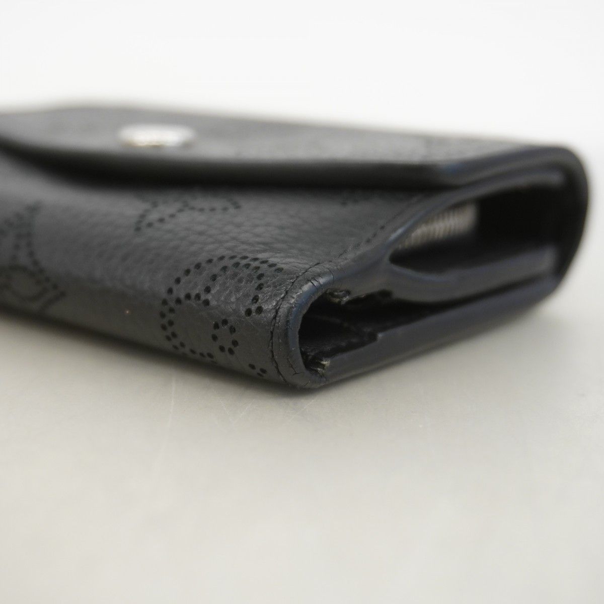 Louis Vuitton Trifold Wallet Mahina Portefeuille Iris XS Noir — view 5
