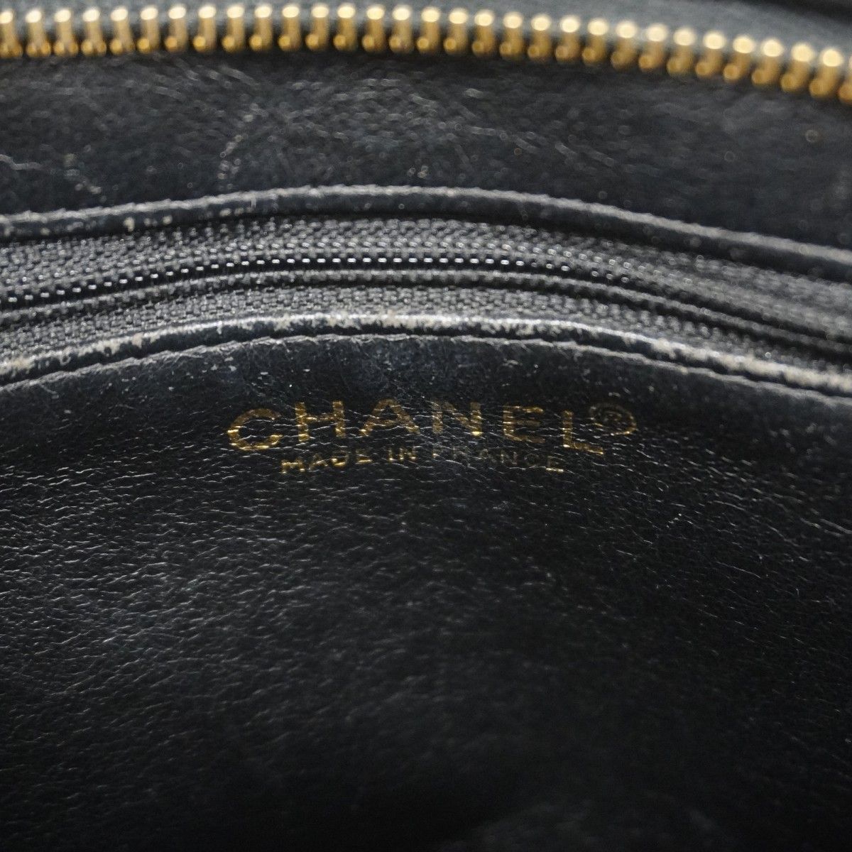 Chanel Tote Medallion Caviar Leather Black Gold — view 5