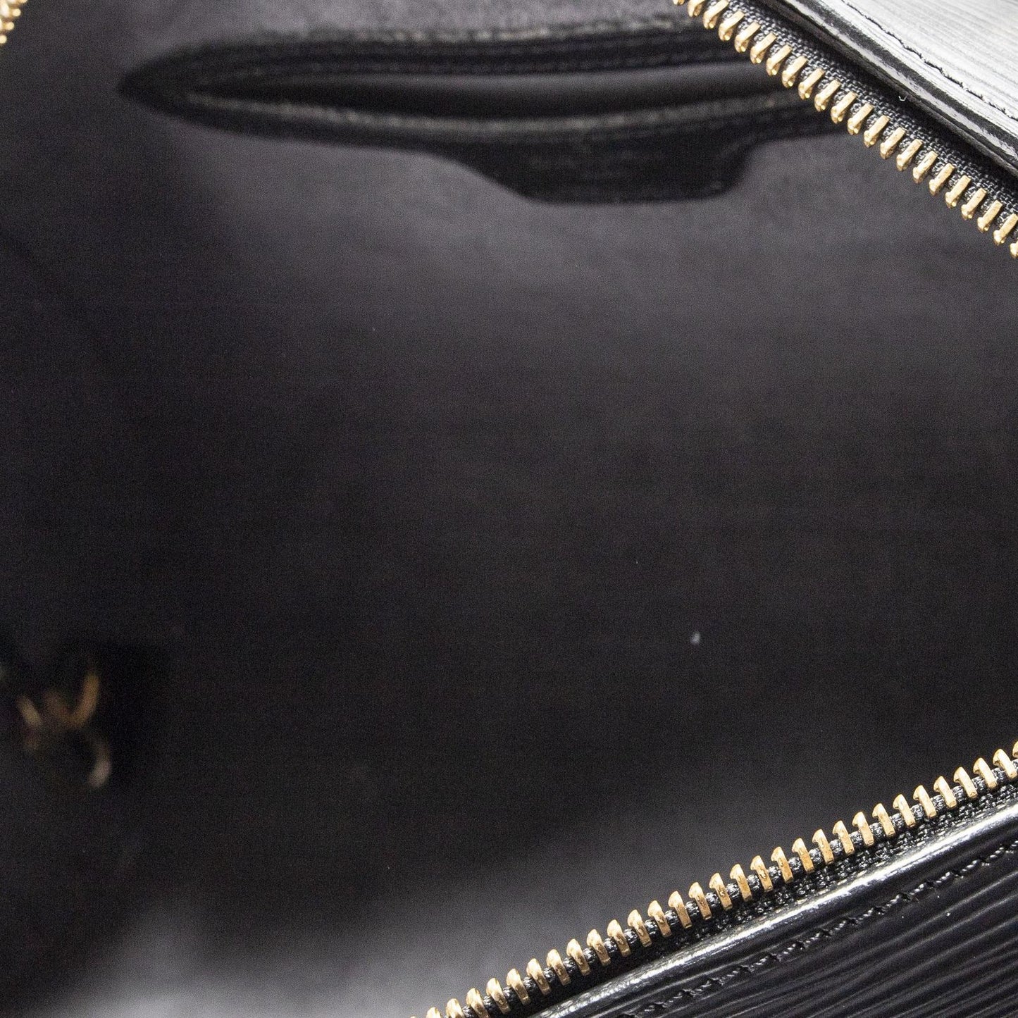 Louis Vuitton Soufflo Black Epi Messenger Bag — view 9