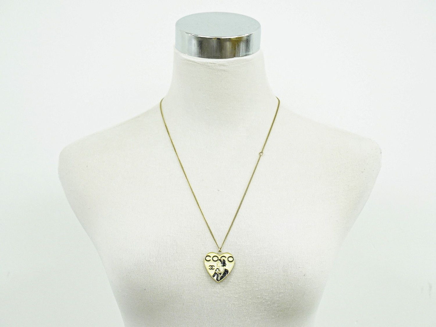 Chanel Coco Mademoiselle Heart Faux Pearl Necklace Pendant Gold Plated Ivory — view 8