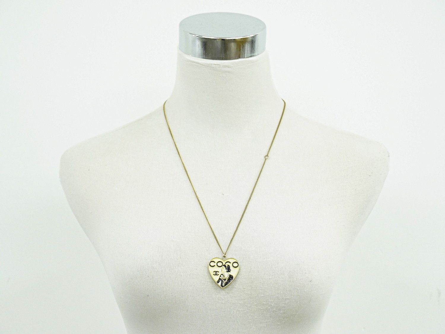 Chanel Coco Mademoiselle Heart Faux Pearl Necklace Pendant Gold Plated Ivory — view 8