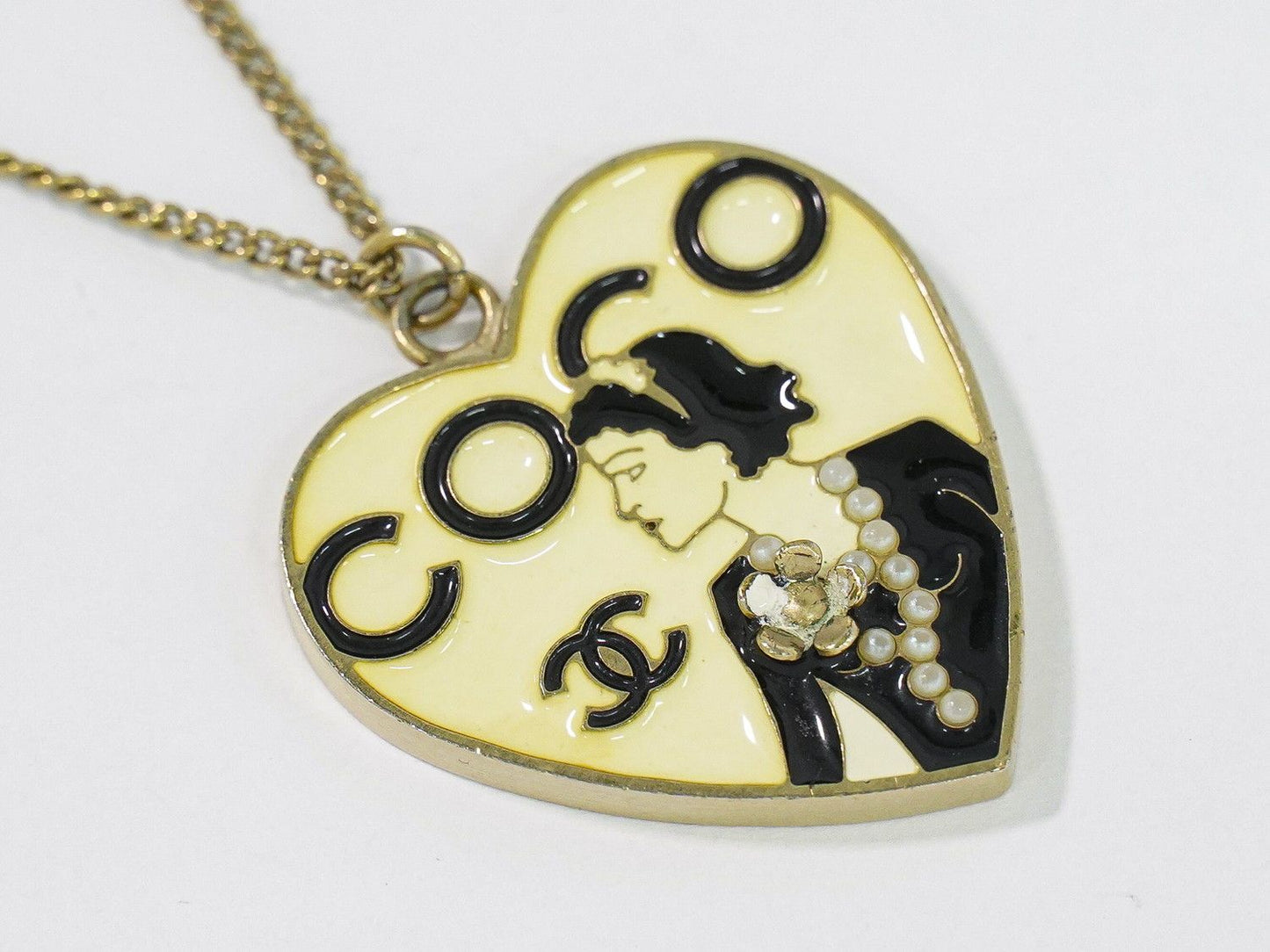 Chanel Coco Mademoiselle Heart Faux Pearl Necklace Pendant Gold Plated Ivory — view 4