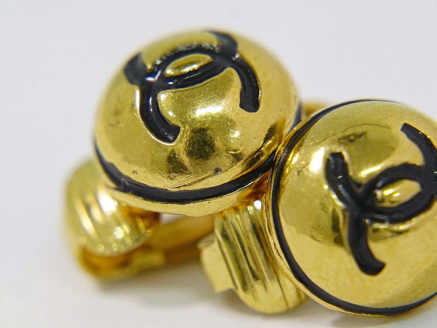 Chanel CC Logo Earrings Gold Plated — view 6