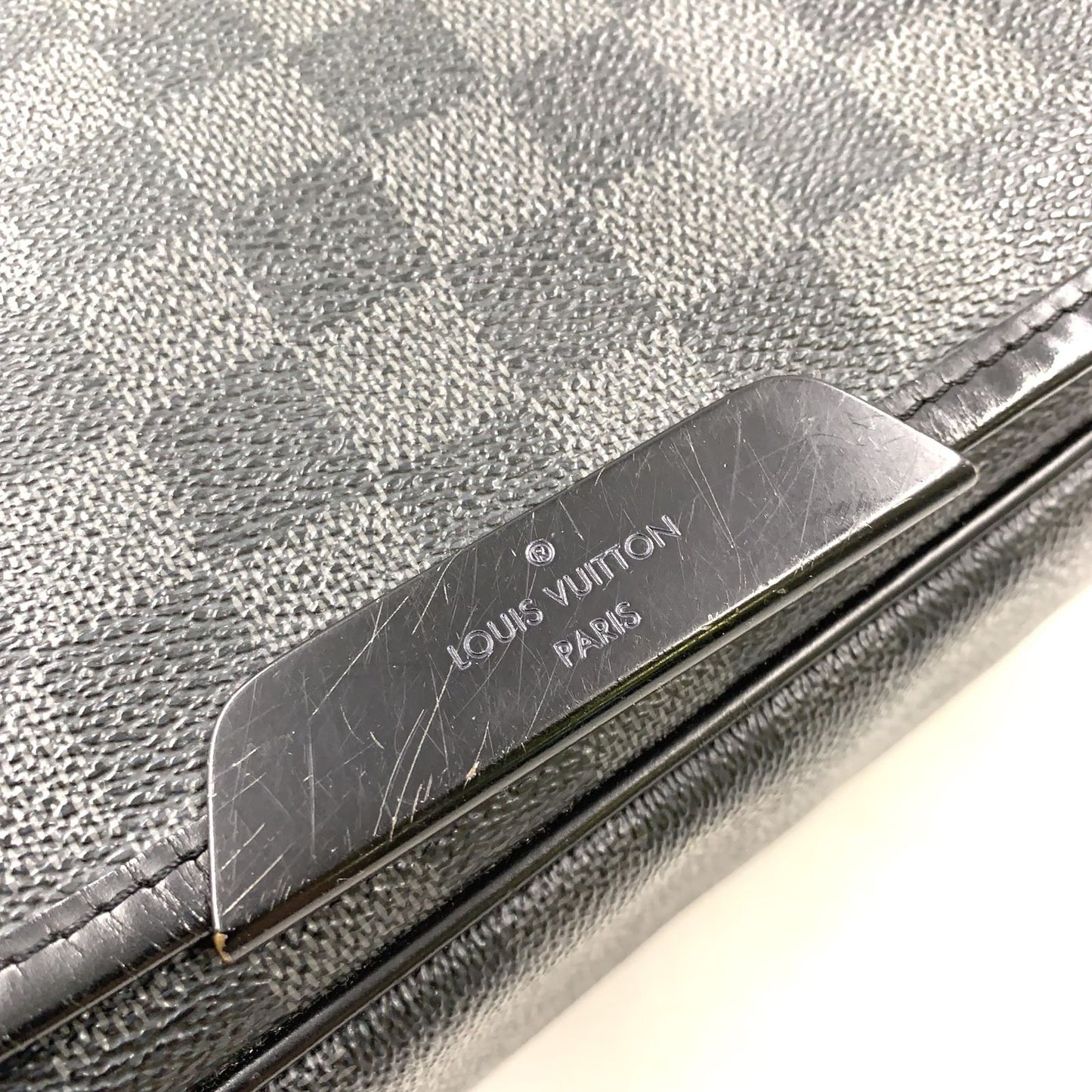 Louis Vuitton Daniel MM Damier Graphite Leather Black Shoulder Bag Silver — view 6