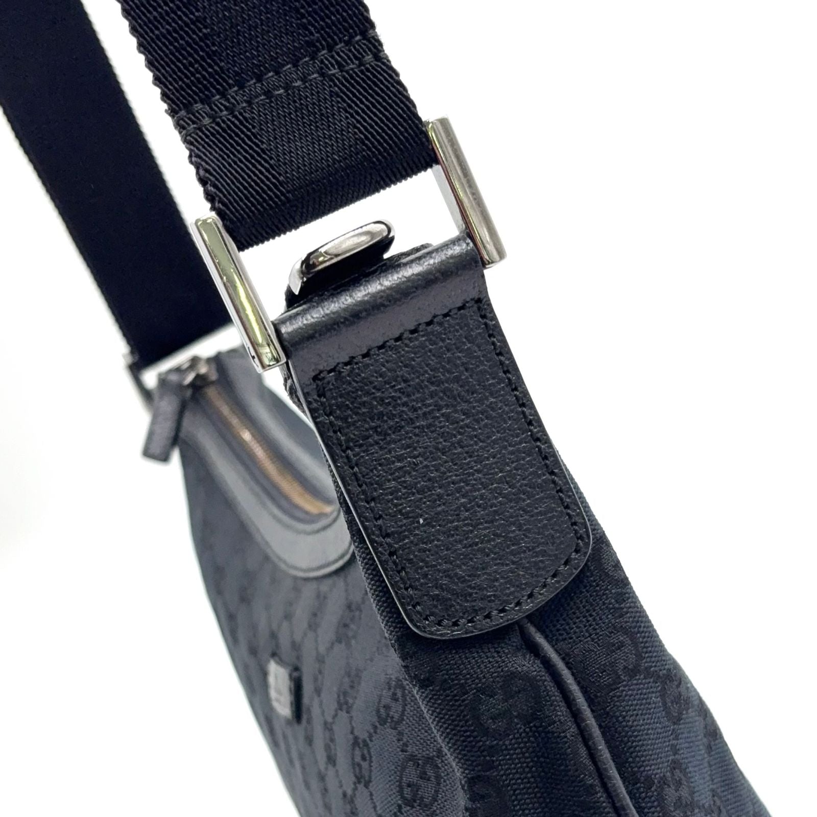 Gucci GG Canvas Black Shoulder Bag Silver — view 7