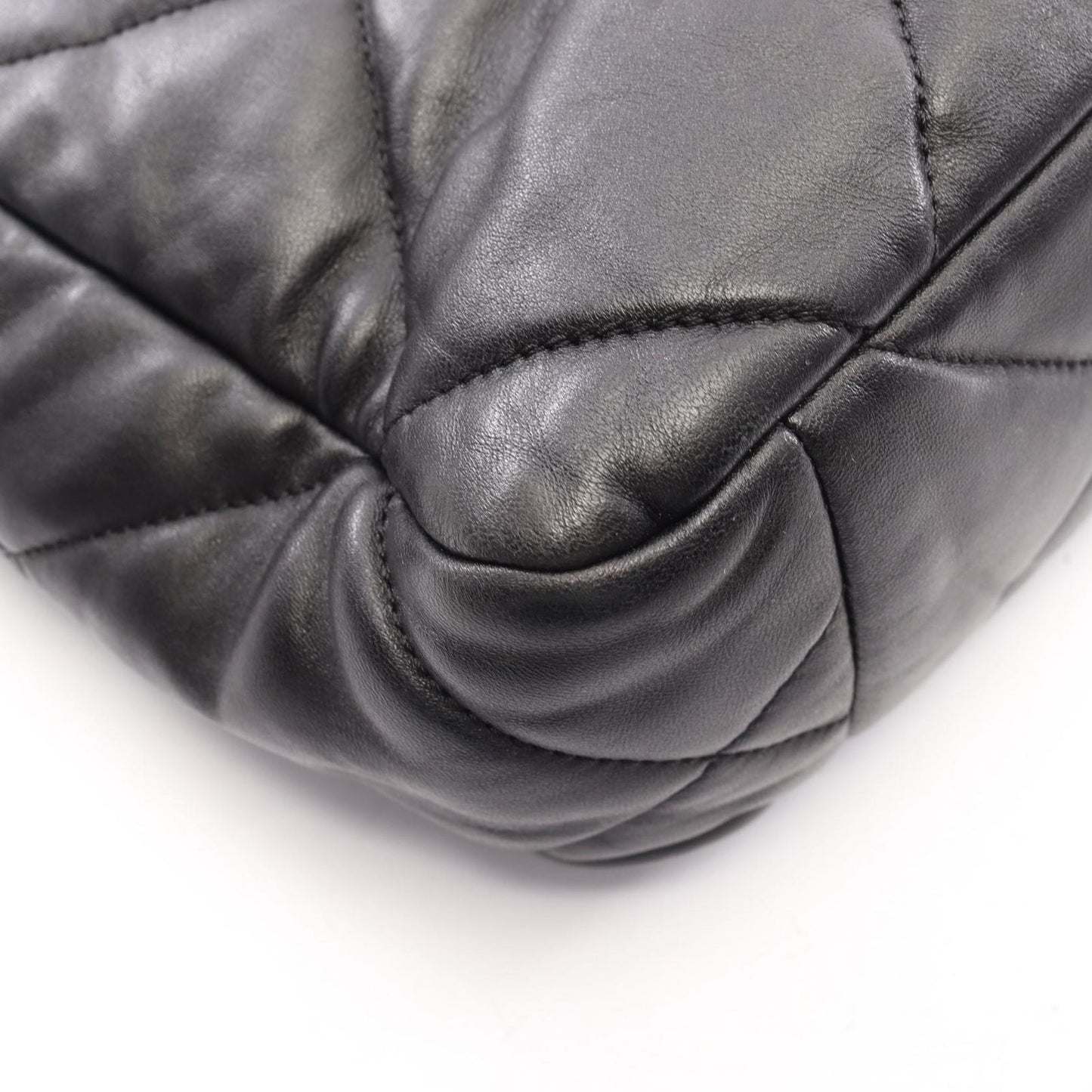 Chanel Shoulder Bag 19 Black Lambskin 19 Quilted Chain — view 7