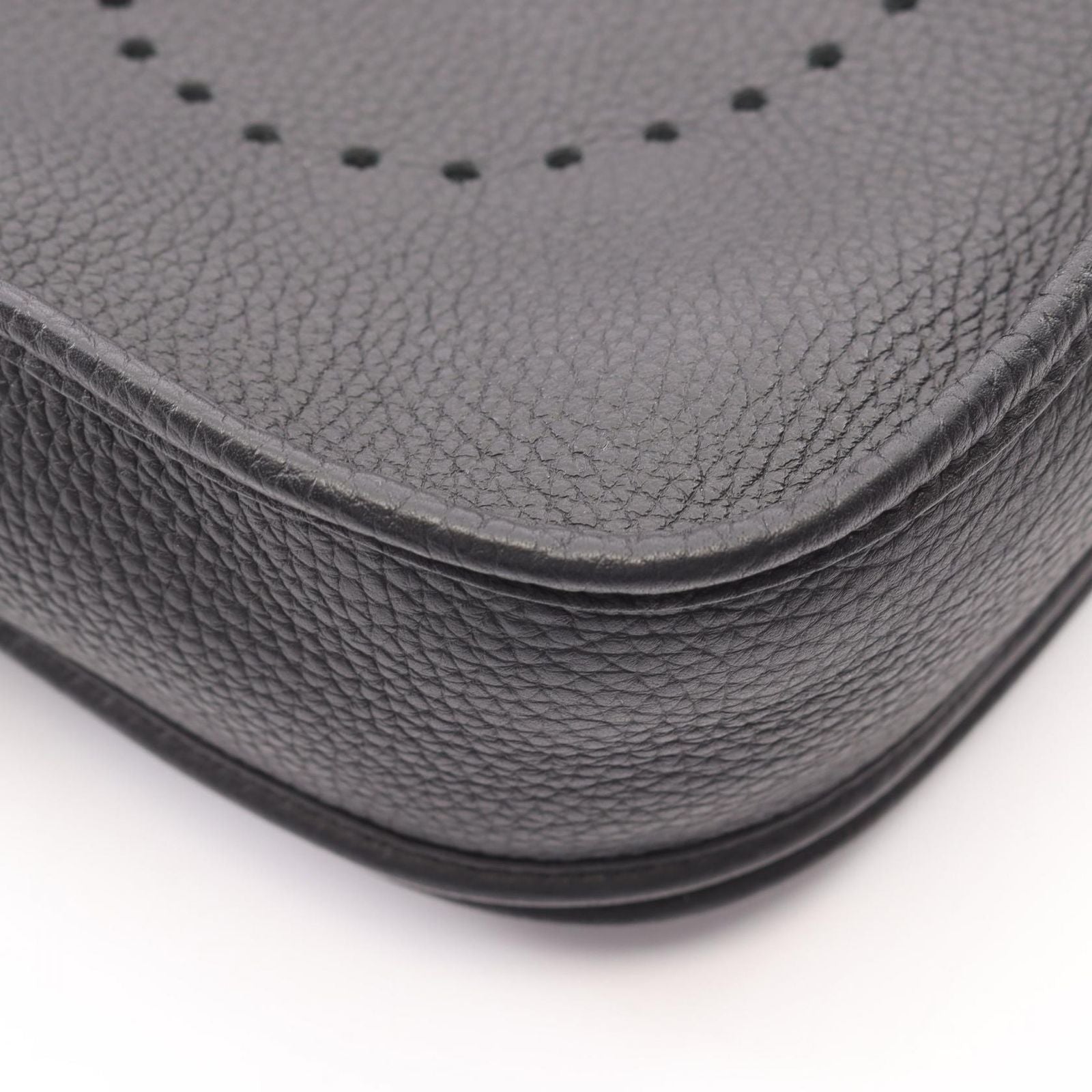 Hermes Shoulder Bag Evelyne 3 Trois PM Black Leather — view 6