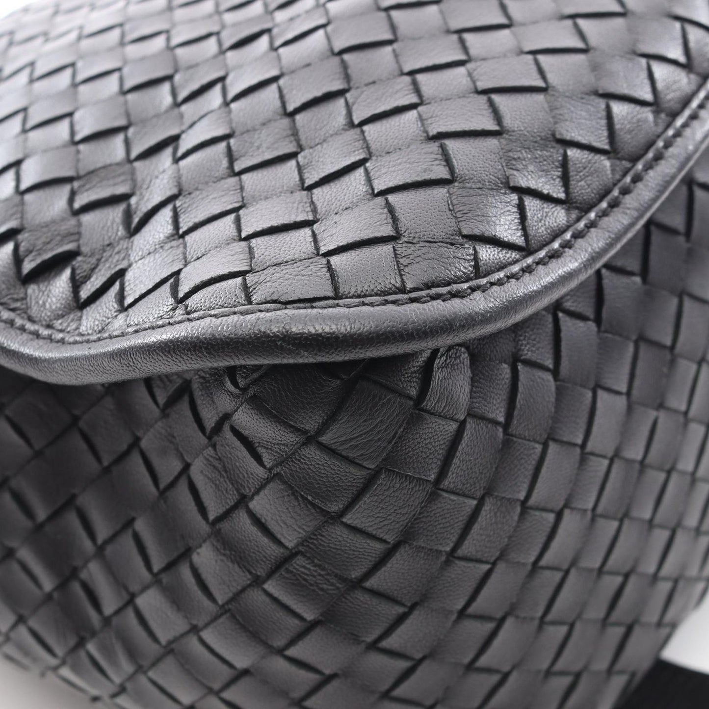 Bottega Veneta Shoulder Bag Intrecciato Black Leather — view 5