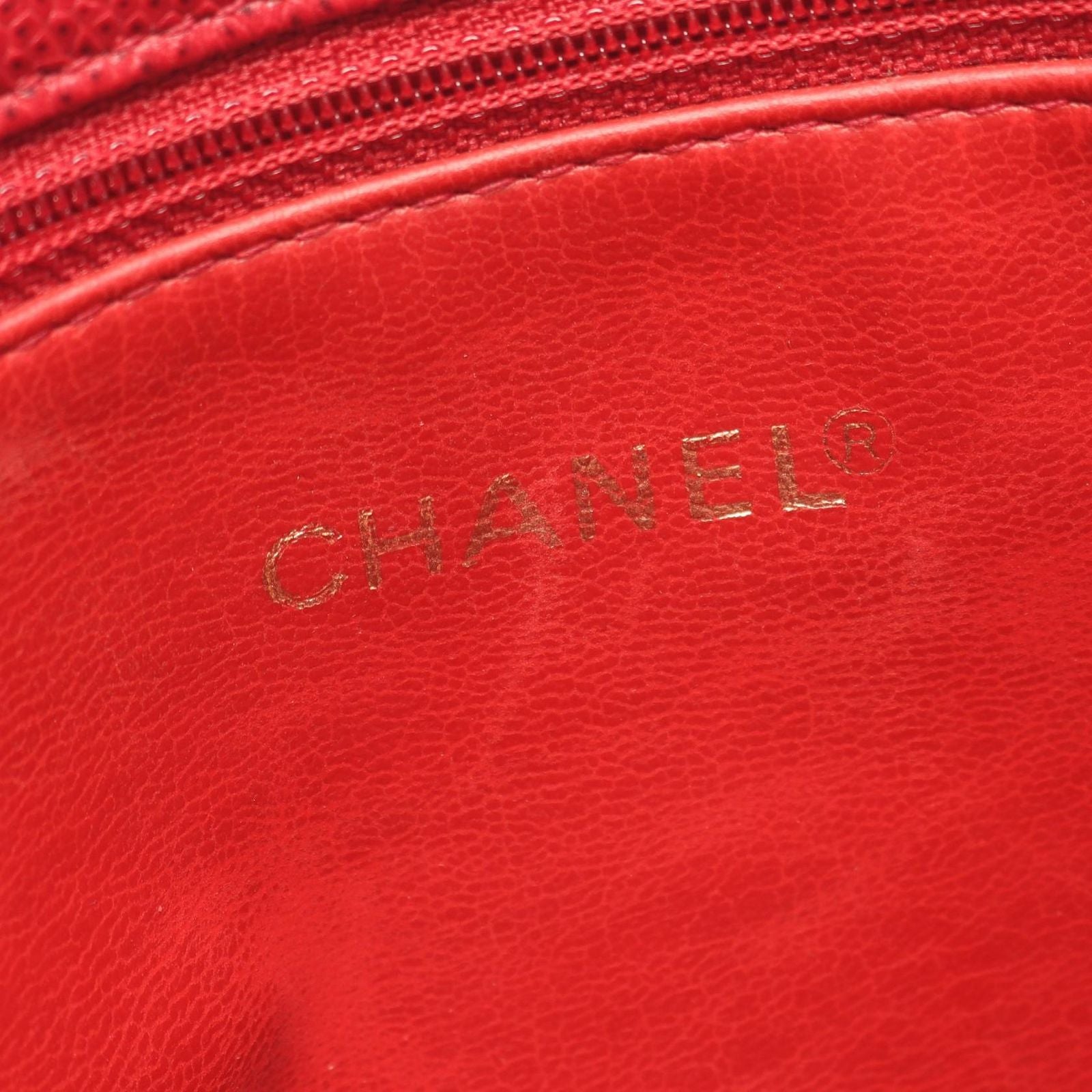 Chanel Tote CC Logo Red Caviar Leather CC Shoulder — view 4