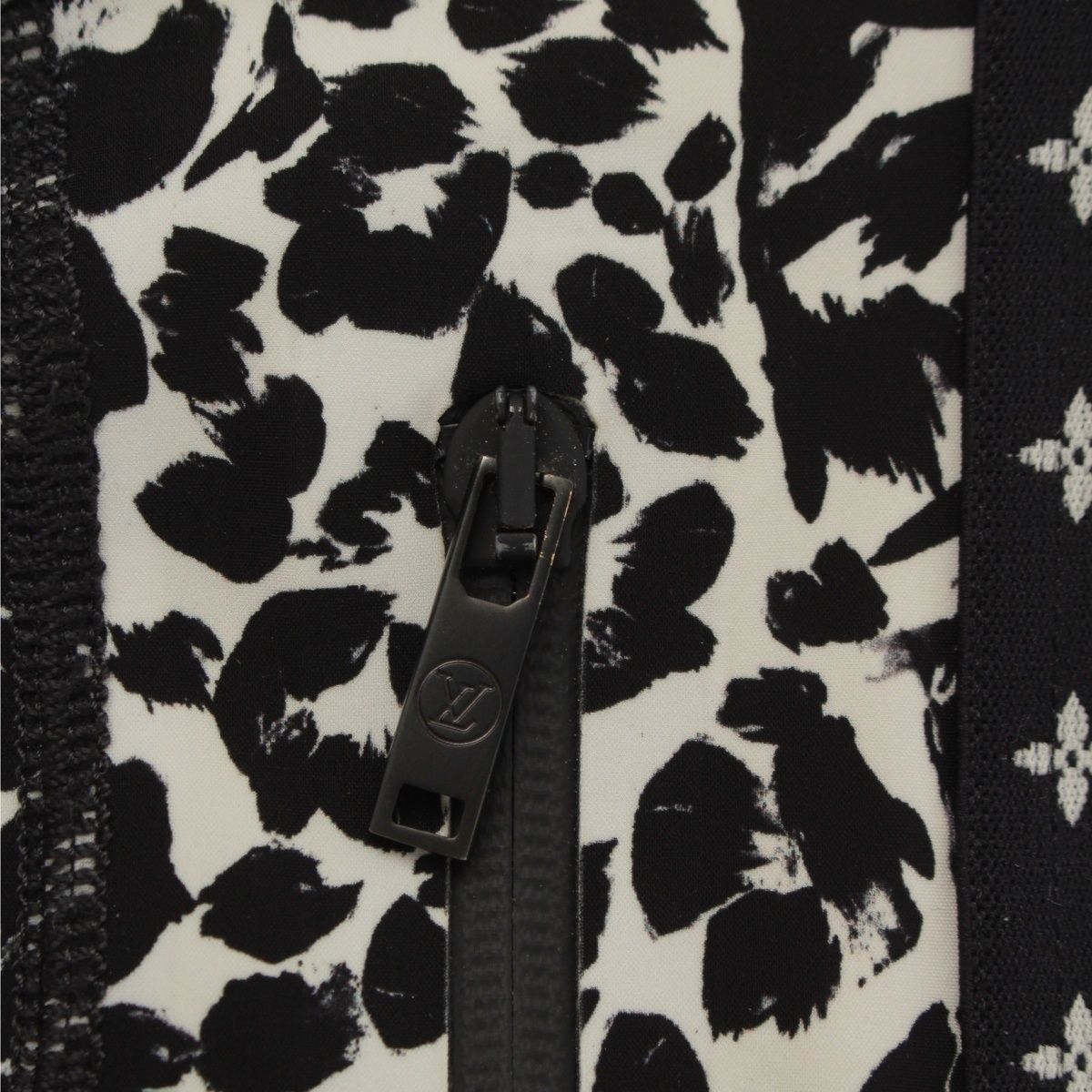 Louis Vuitton Nylon Monogram Leopard Half Leggings Pants Black White 36 — view 7