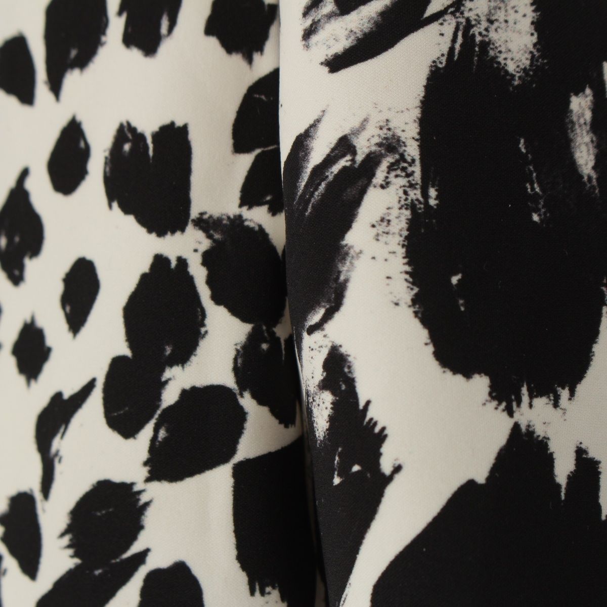 Louis Vuitton Nylon Monogram Leopard Half Leggings Pants Black White 36 — view 6