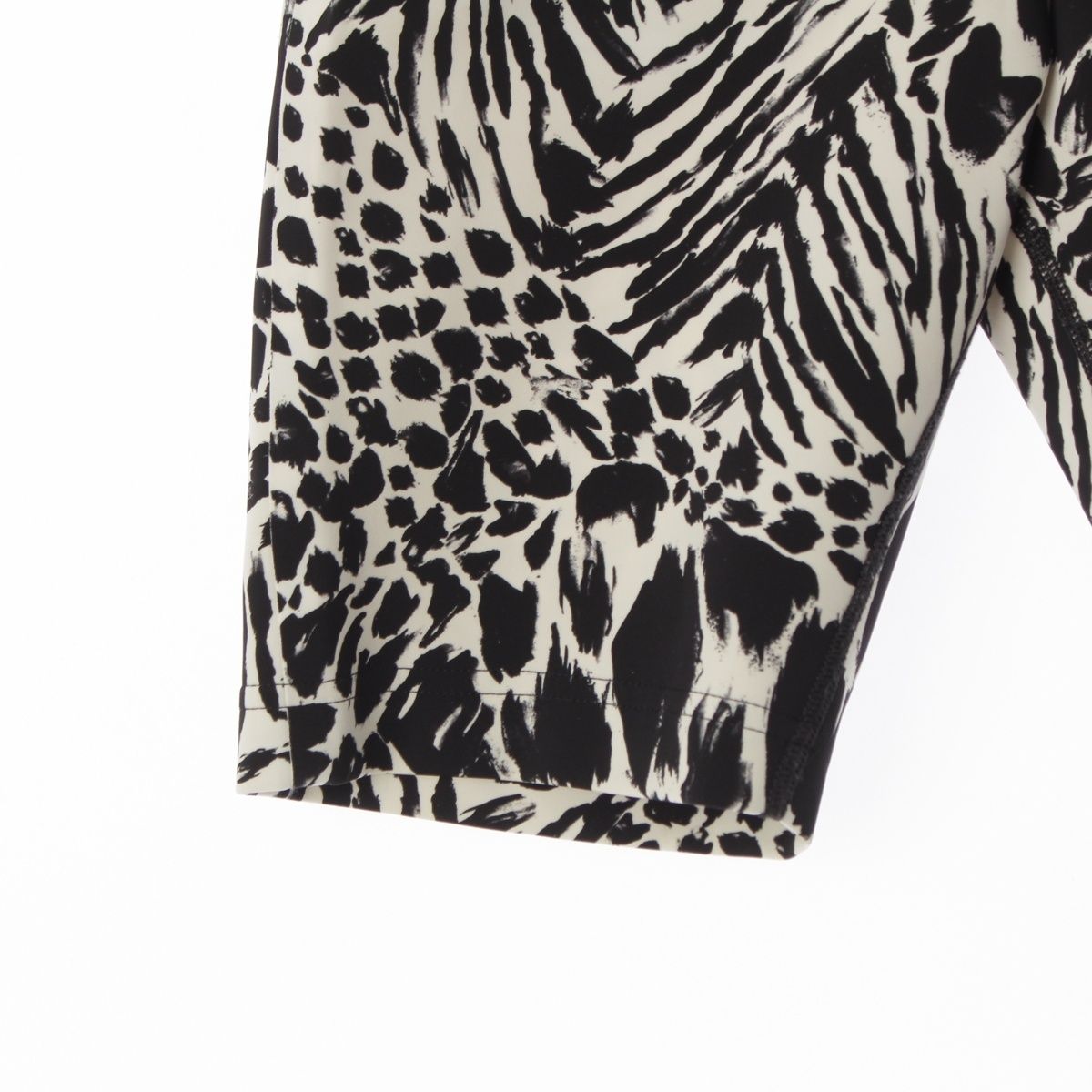 Louis Vuitton Nylon Monogram Leopard Half Leggings Pants Black White 36 — view 5