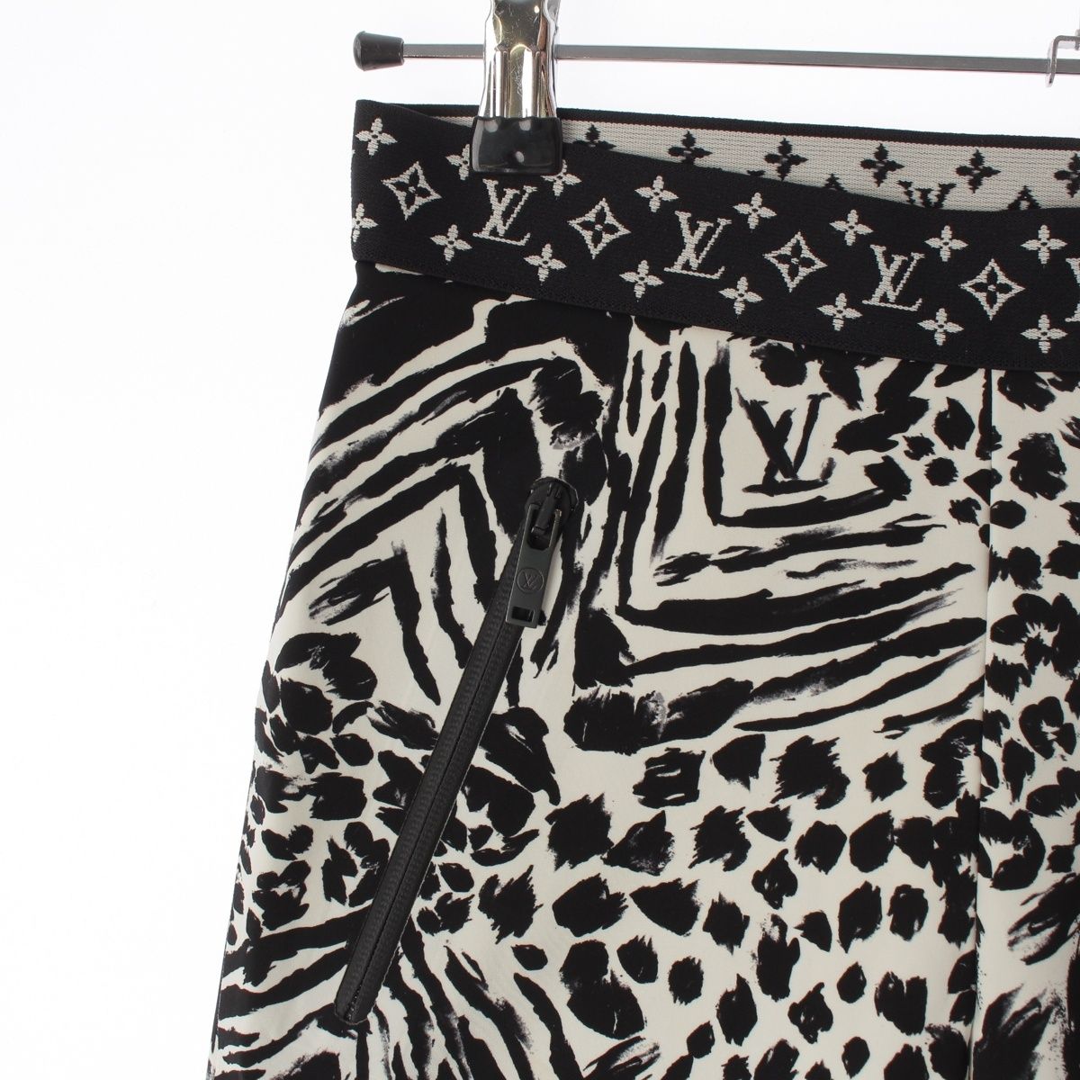 Louis Vuitton Nylon Monogram Leopard Half Leggings Pants Black White 36 — view 4