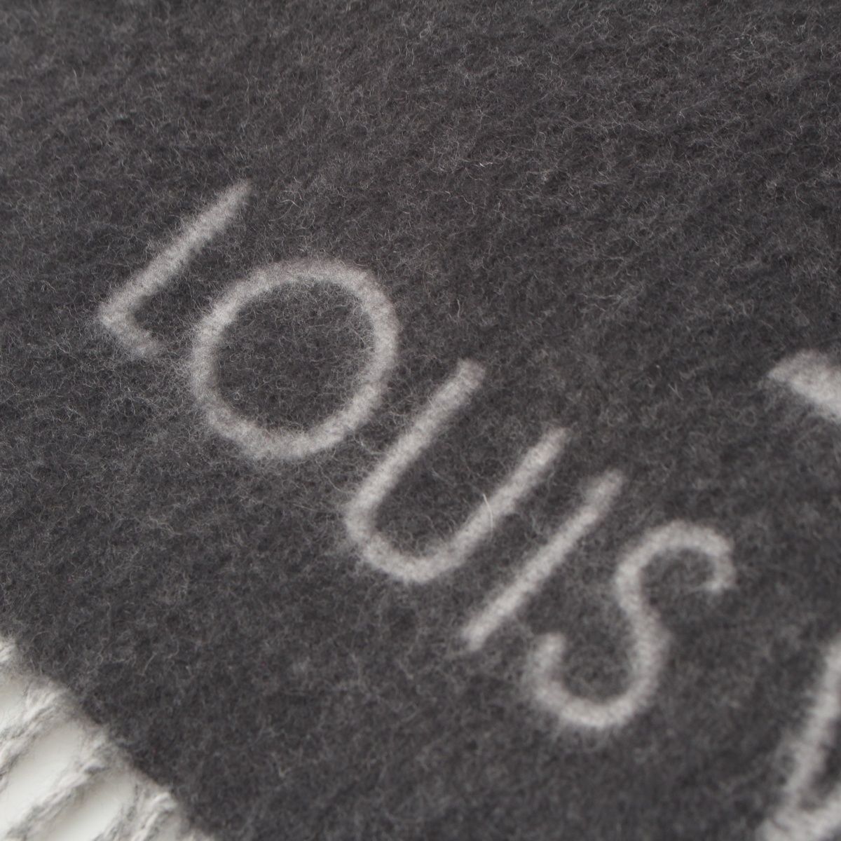 Louis Vuitton Cashmere Monogram Giant Reykjavik Gradient Scarf Black Gray — view 6