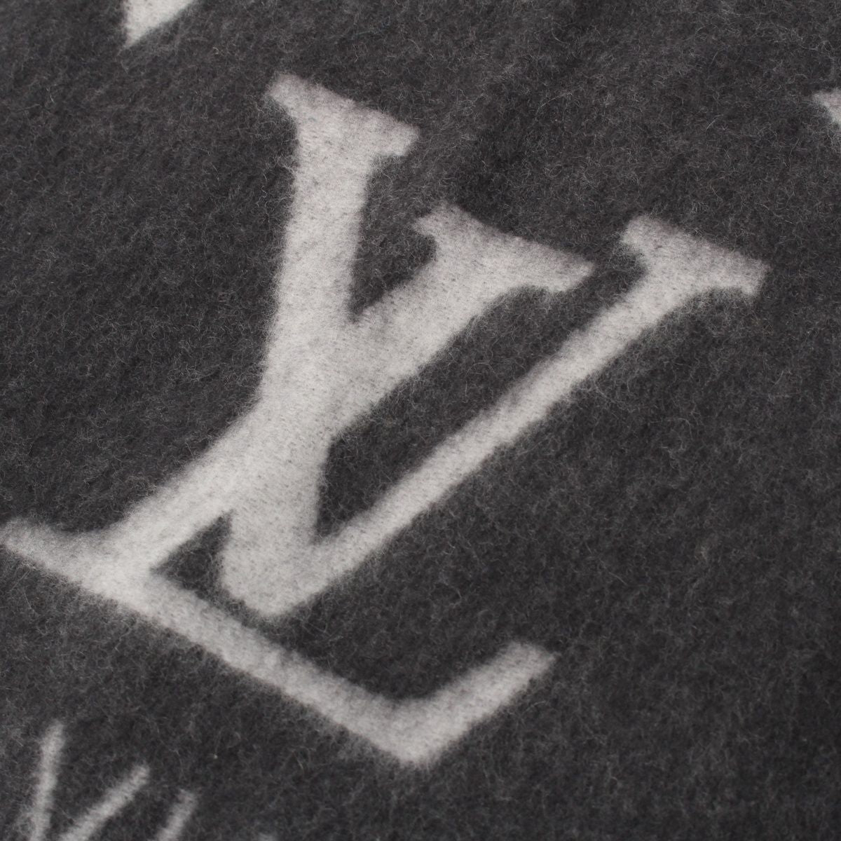 Louis Vuitton Cashmere Monogram Giant Reykjavik Gradient Scarf Black Gray — view 5
