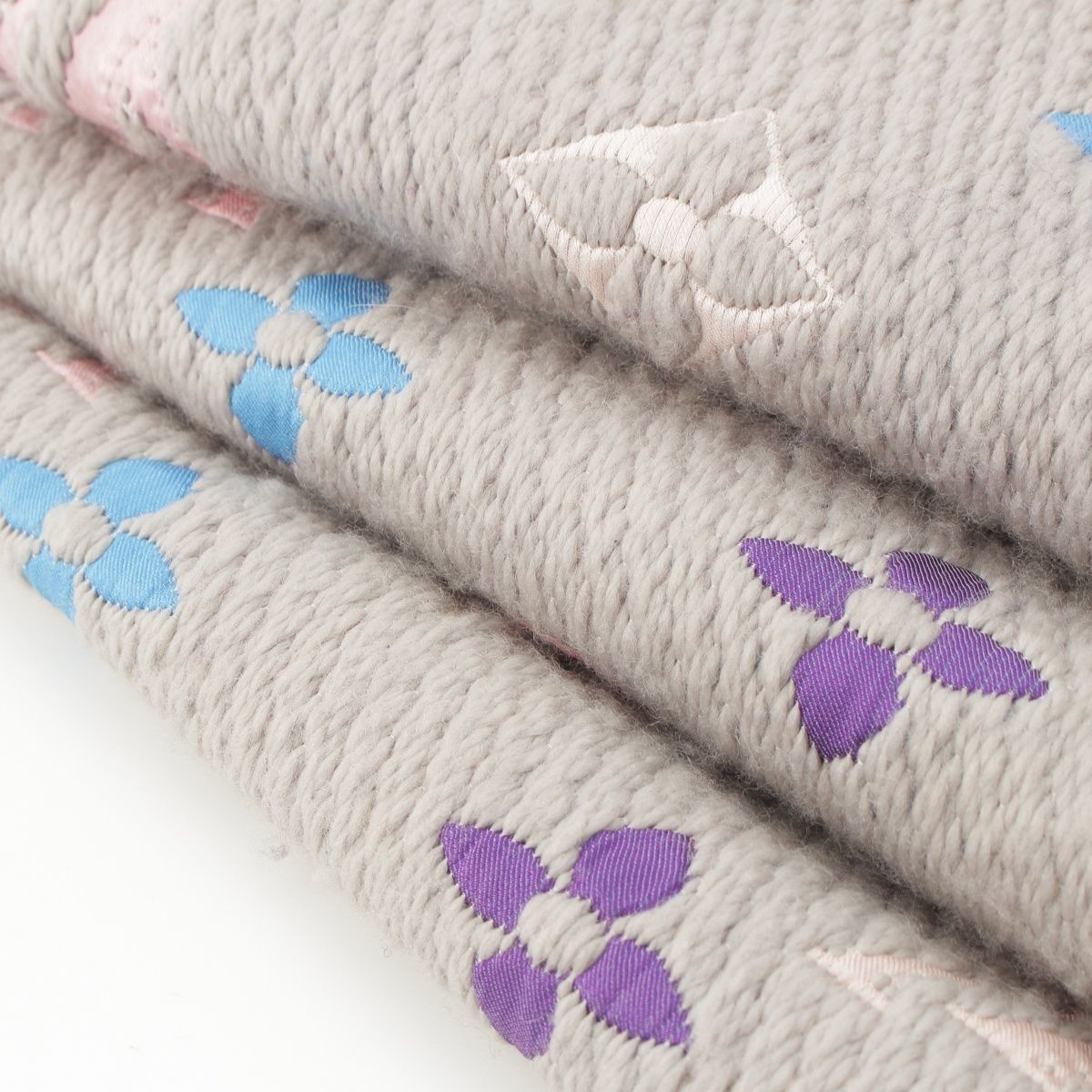 Louis Vuitton Echarpe Logo Mania Wool Silk Monogram Scarf Gray — view 7
