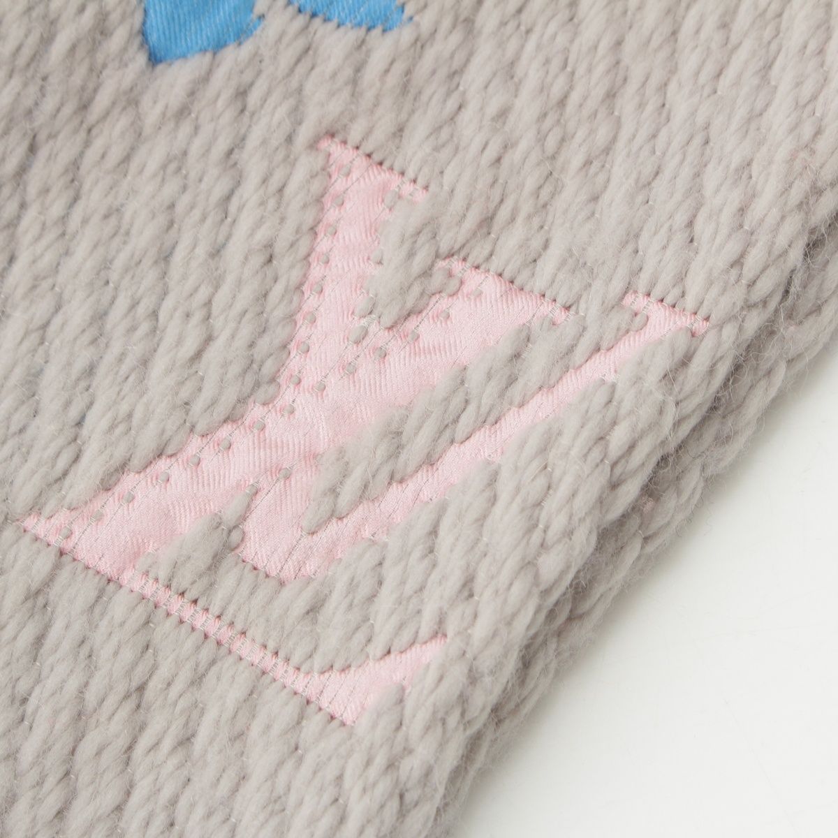 Louis Vuitton Echarpe Logo Mania Wool Silk Monogram Scarf Gray — view 4