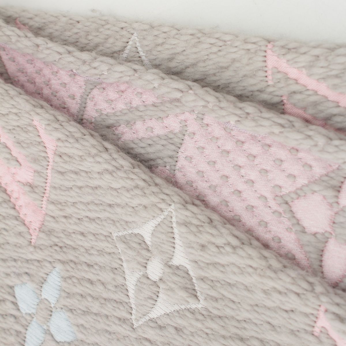 Louis Vuitton Echarpe Logo Mania Wool Silk Monogram Scarf Gray — view 6