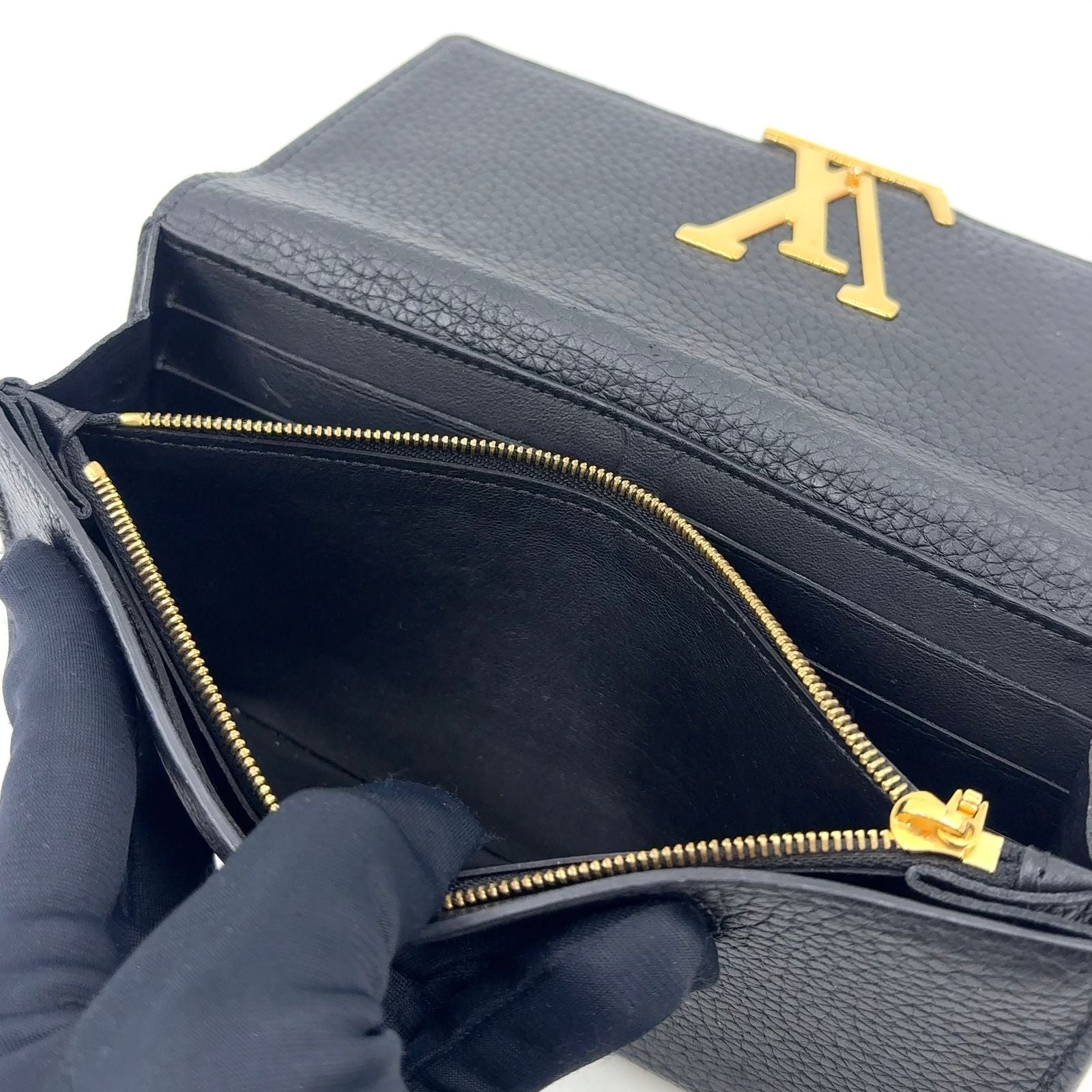 Louis Vuitton Portefeuille Capucines Leather Black Wallet Gold — view 9