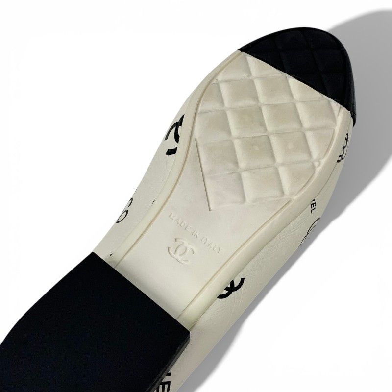 Chanel Flat Shoes Lambskin White Black Ballerina CC Logo Camellia Ribbon Ballet — view 8