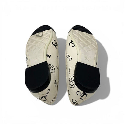 Chanel Flat Shoes Lambskin White Black Ballerina CC Logo Camellia Ribbon Ballet — view 6
