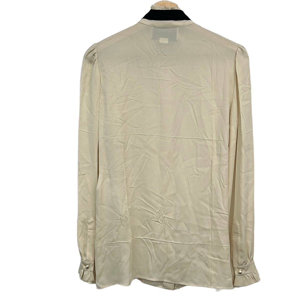 Gucci Long Sleeve Shirt Blouse 42 Ivory Black Ruffle Pearl — view 2