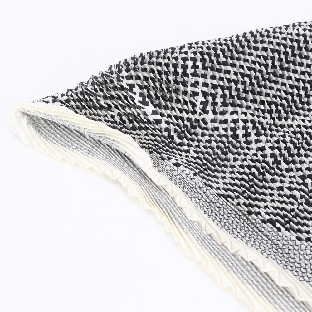 Hermes Tag Lozange Pleated Silk 100% Shawl Scarf Enm — view 4