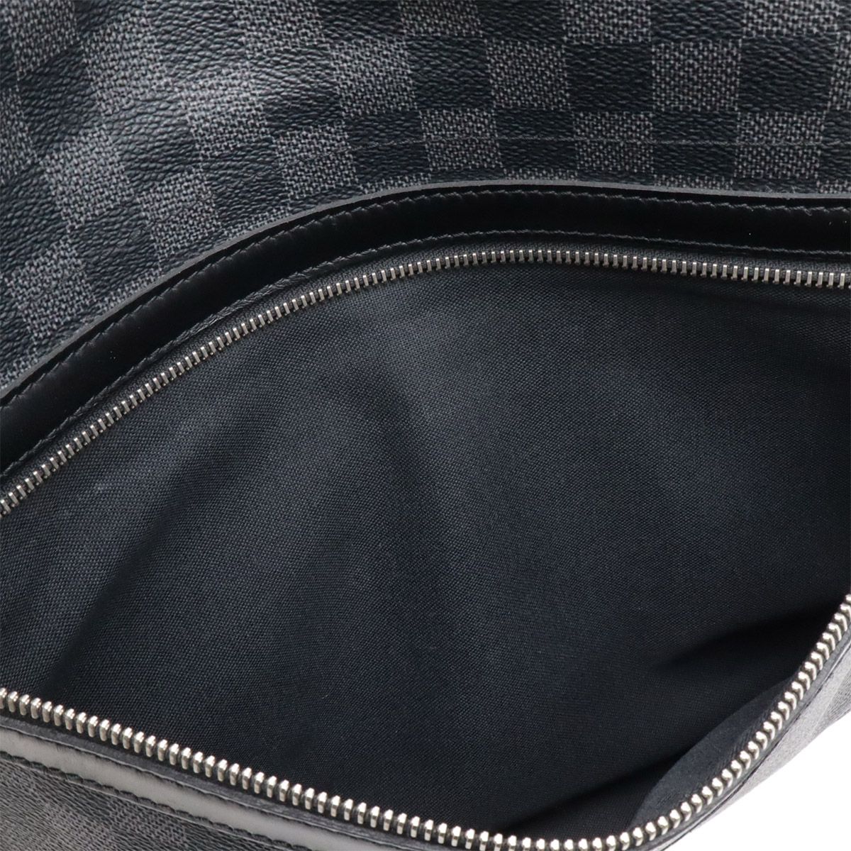 Louis Vuitton Damier Graphite Daniel GM Messenger Bag — view 9