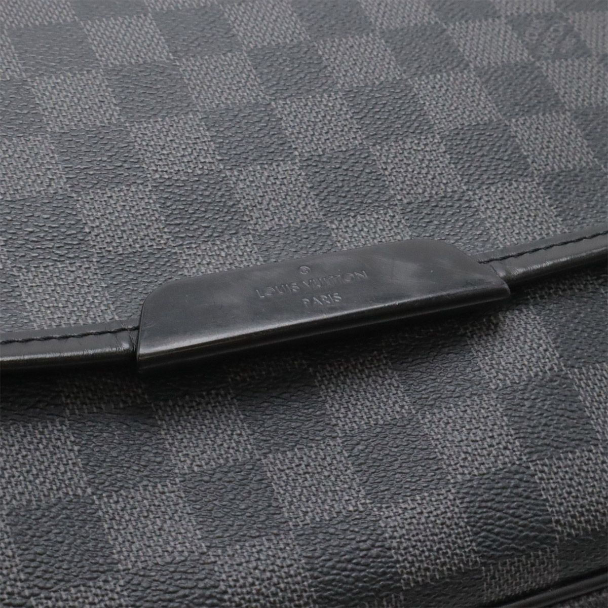 Louis Vuitton Damier Graphite Daniel GM Messenger Bag — view 4
