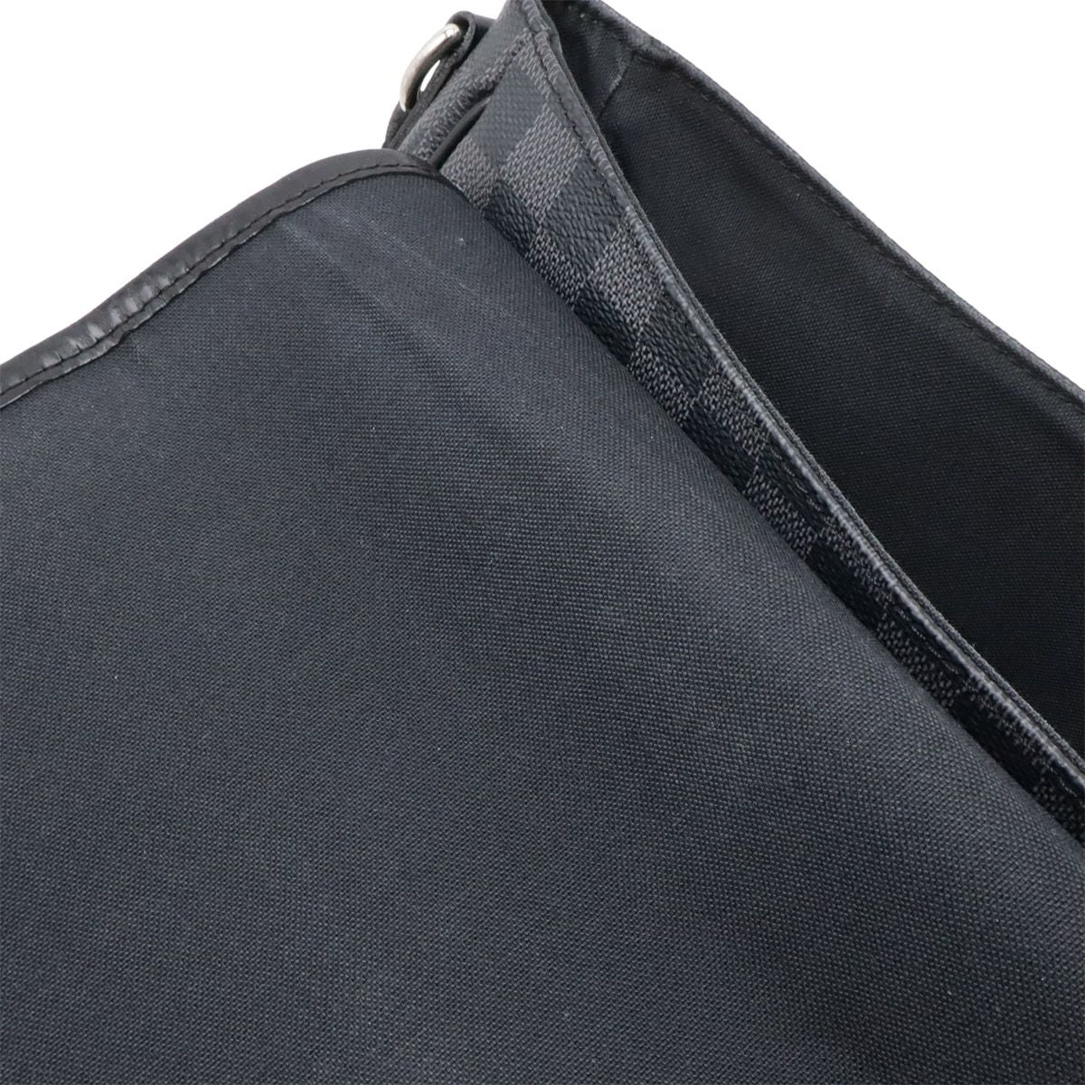 Louis Vuitton Damier Graphite Daniel GM Messenger Bag — view 8