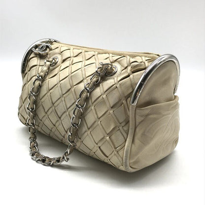 Chanel CC Logo Lambskin Chain Shoulder Bag White — view 2