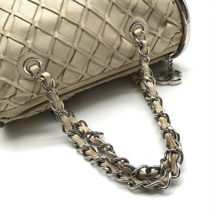 Chanel CC Logo Lambskin Chain Shoulder Bag White — view 7