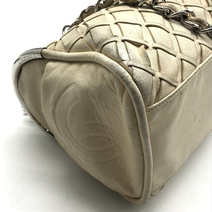 Chanel CC Logo Lambskin Chain Shoulder Bag White — view 5