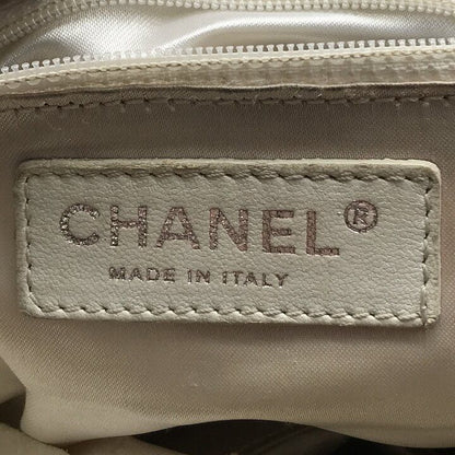 Chanel CC Logo Lambskin Chain Shoulder Bag White — view 9