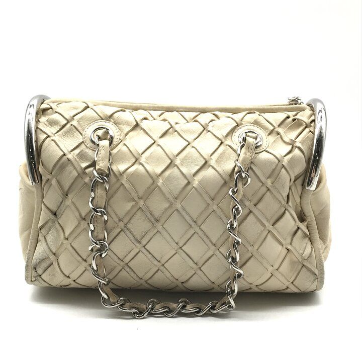 Chanel CC Logo Lambskin Chain Shoulder Bag White — view 3