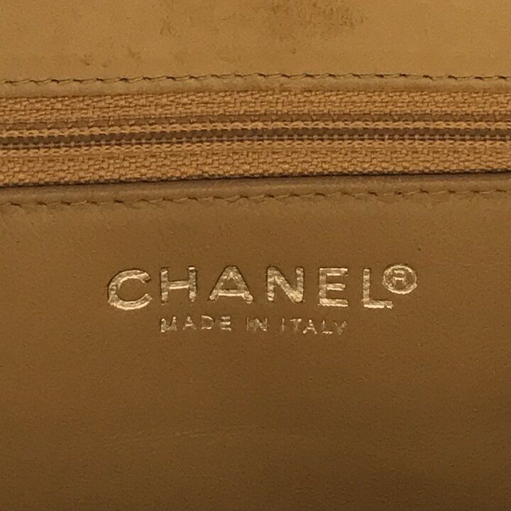 Chanel CC Logo Chocolate Bar Patent Hand Tote Yellow — view 9